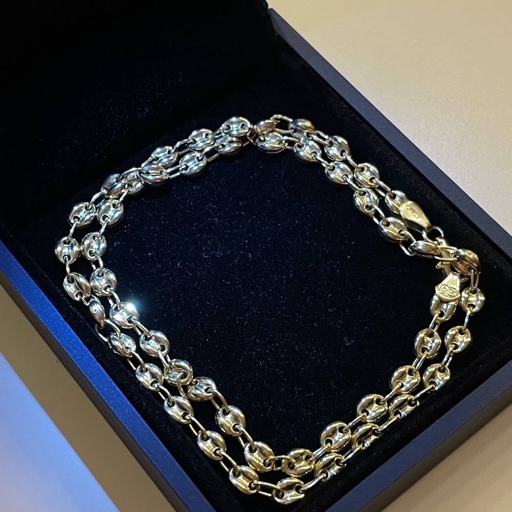 BEAUTIFUL 14KT REAL GOLD Gucci puff necklace!!